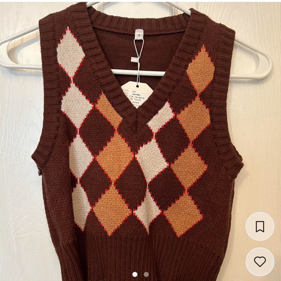 Women’s cropped sweater vest/ never warn/ new with tags/ size small - Picture 1 of 2